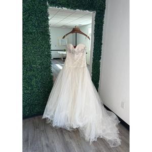 Alvina Valenta Wedding Gown Store Sample Size 12 Orig.$2800